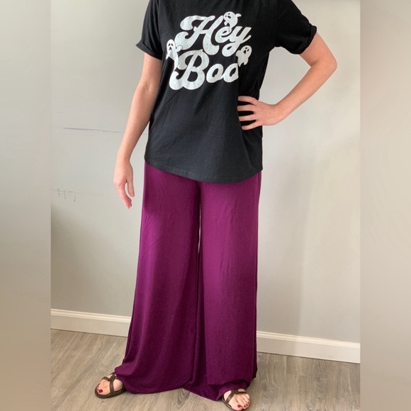 Black “Hey Boo” Halloween Ghost Short-Sleeve Graphic Tee - Picture 5 of 5